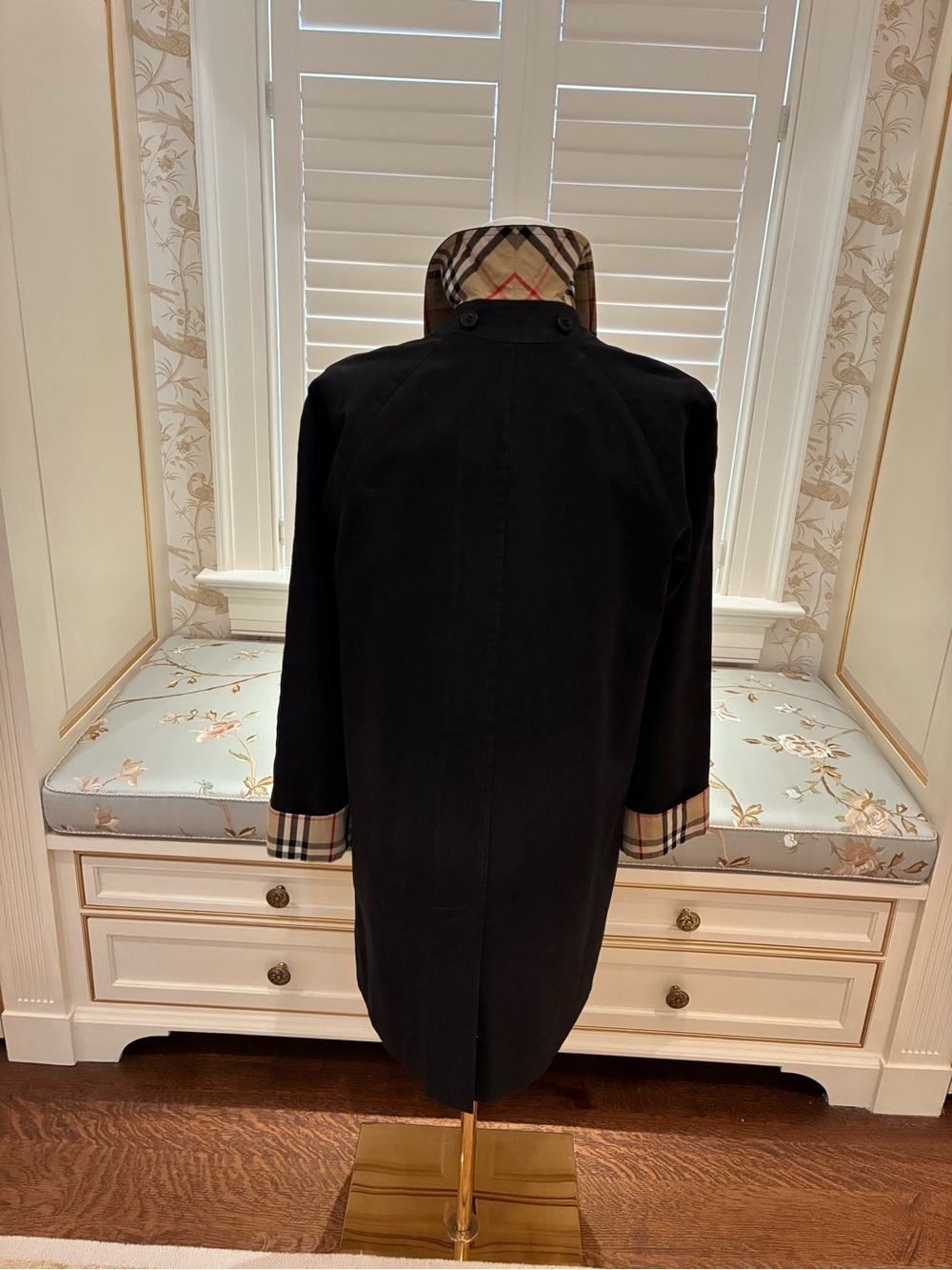 Burberry Black Trench Coat with Signature Check Cuff & Collar; Removable Lining - Picture 4 of 11